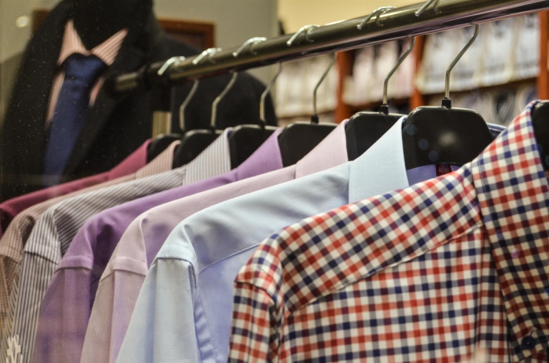 magasin-HYERES-min_shirts_hangers_exhibition_shop_shopping_shelf_buy_business-940712